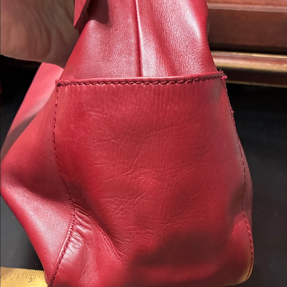 St. John’s Bay vintage Red Leather Shoulder Bag - Picture 5 of 16